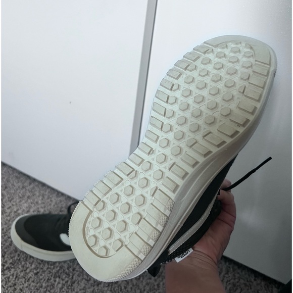 Vans - Picture 4 of 5